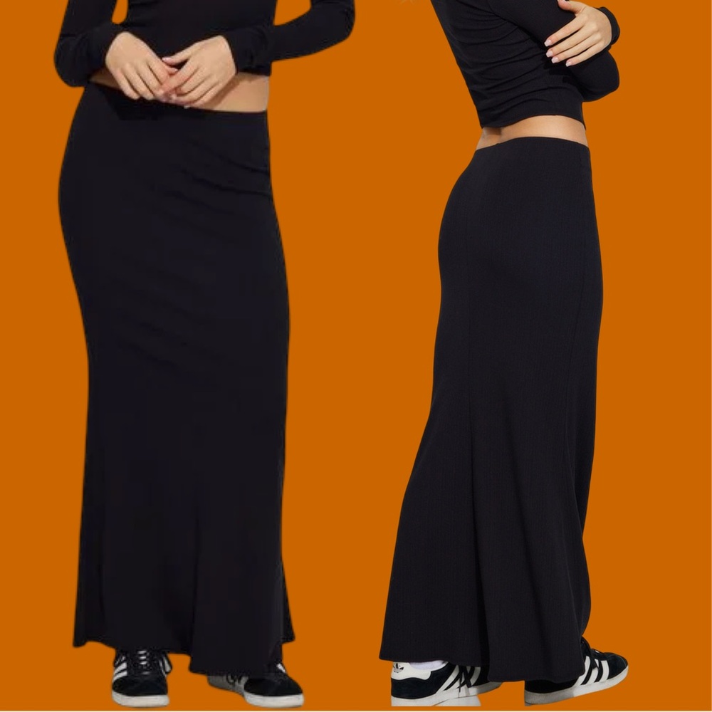 4/45$ BWT Black Ribbed Maxi Skirt | Garage